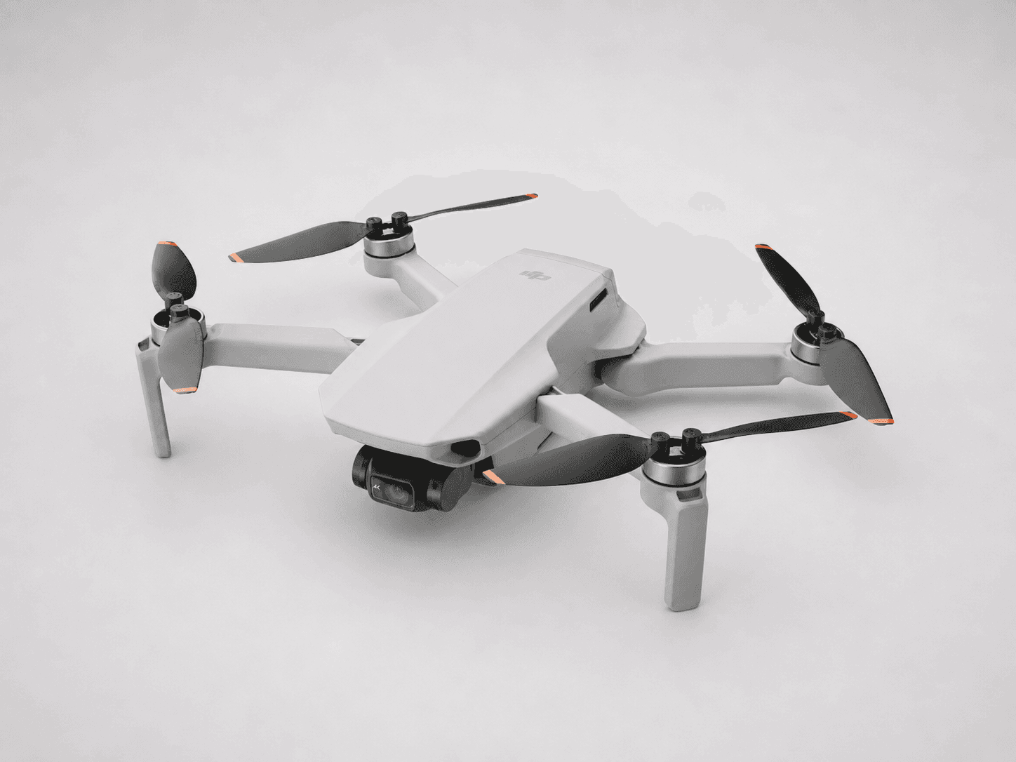DJI Mavic Mini 2 Fly More dron za iznajmljivanje — rentanje.com