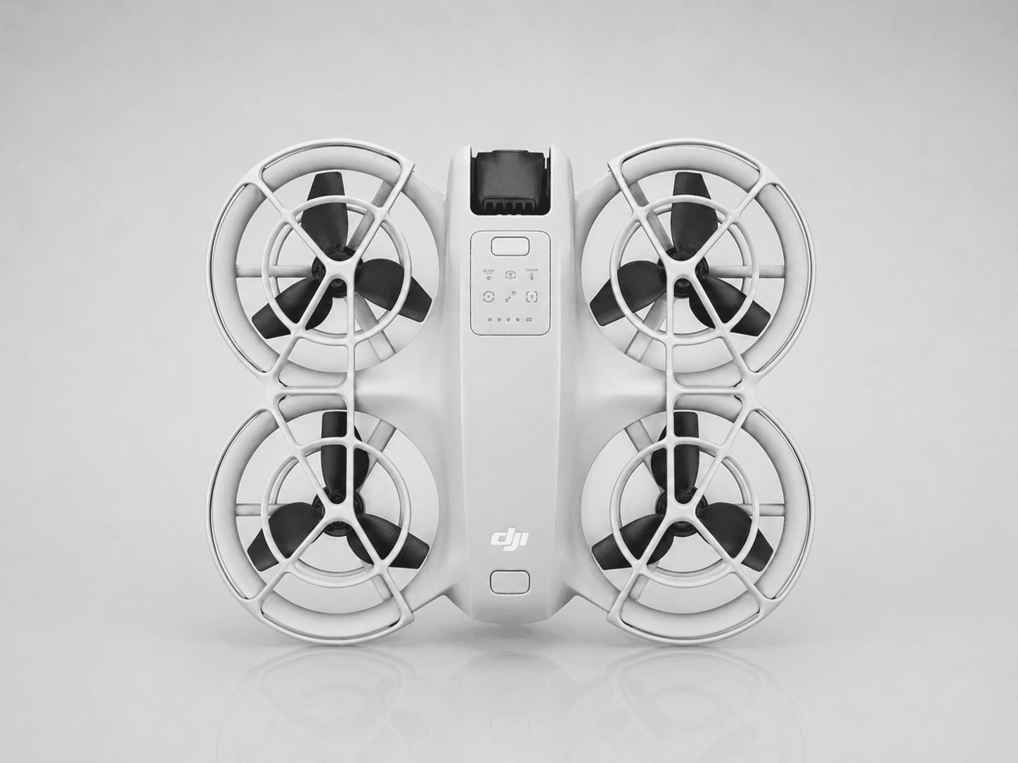 DJI Neo Motion Fly More Combo – Selfie dron 135 g za iznajmljivanje — rentanje.com